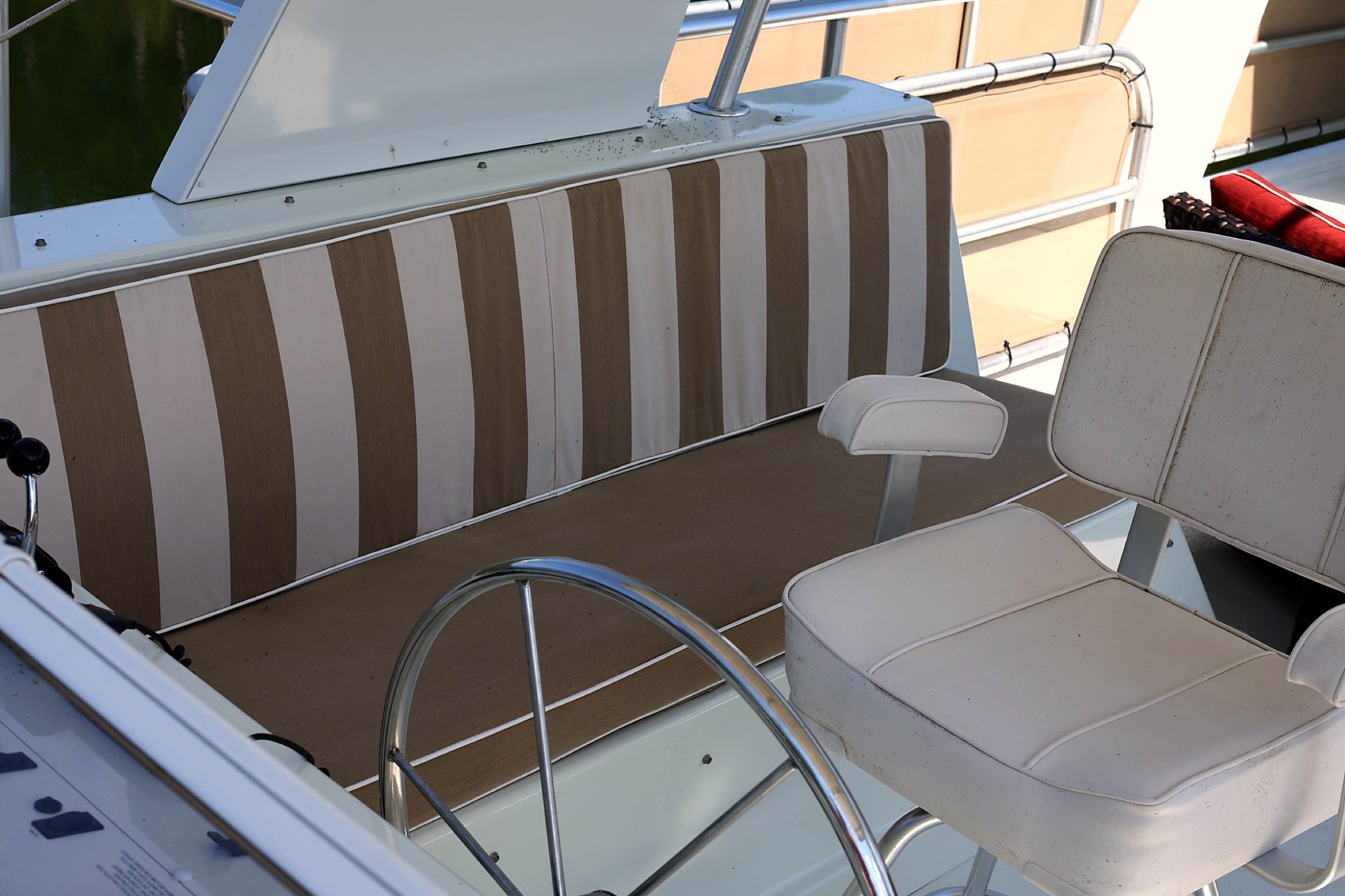 Captain's chair and striped seating at the upper helm