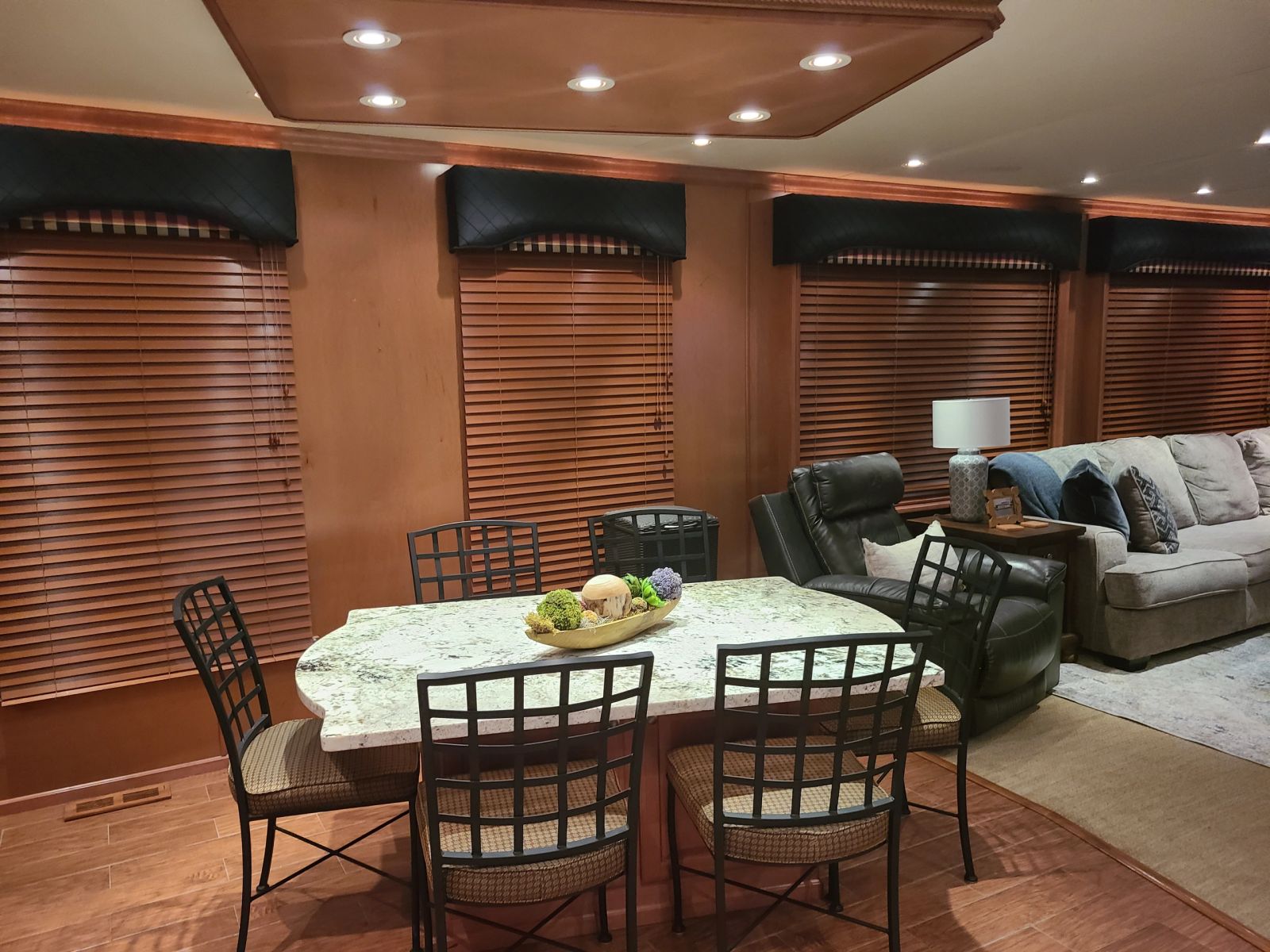 Houseboat dining area adjoining the main salon