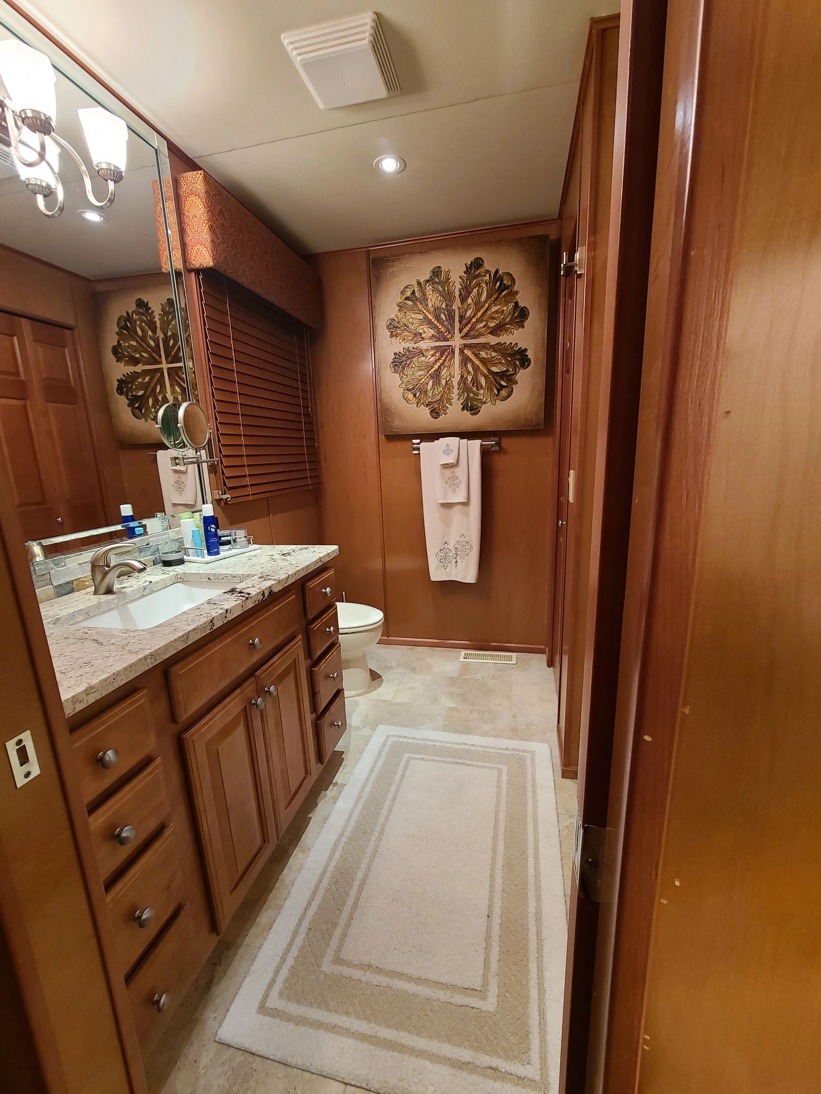 Second full bathroom with granite vanity
