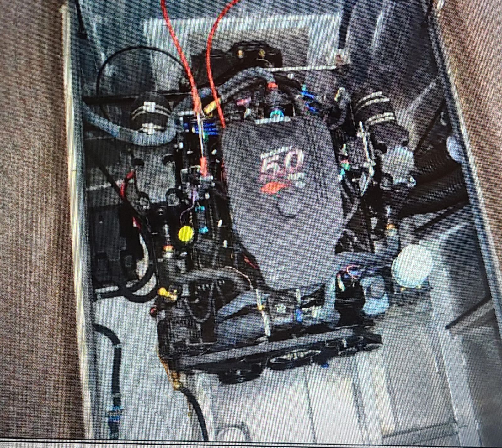 MerCruiser 5.0 V-8 houseboat engine